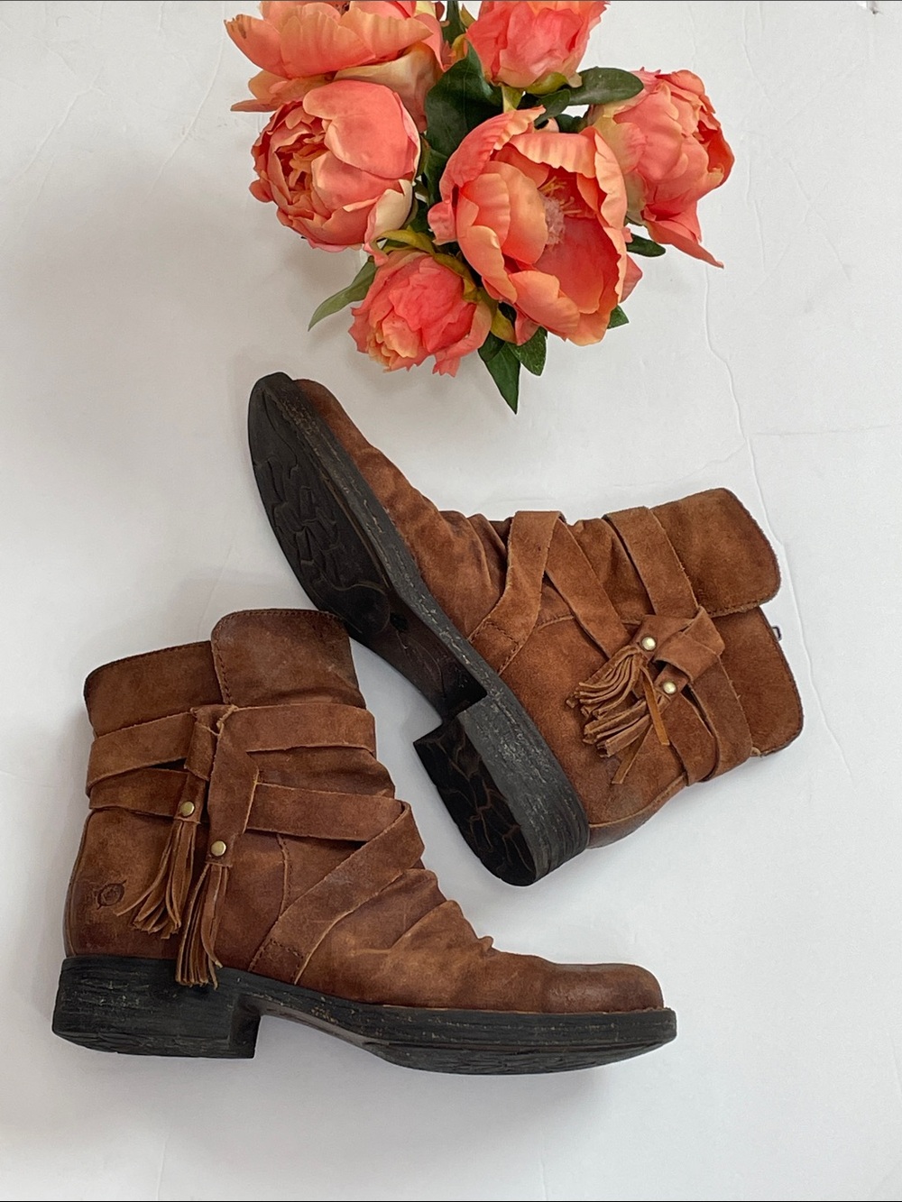 BORN BOC Rust Brown Crossed Leather Very Distressed Ankle Boot 8M